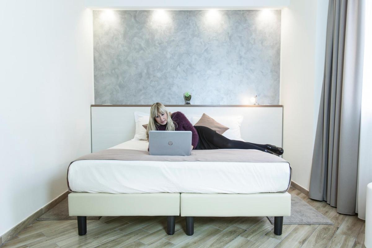 Bhl Boutique Rooms Legnano Exterior photo