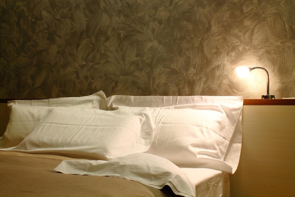 Bhl Boutique Rooms Legnano Exterior photo
