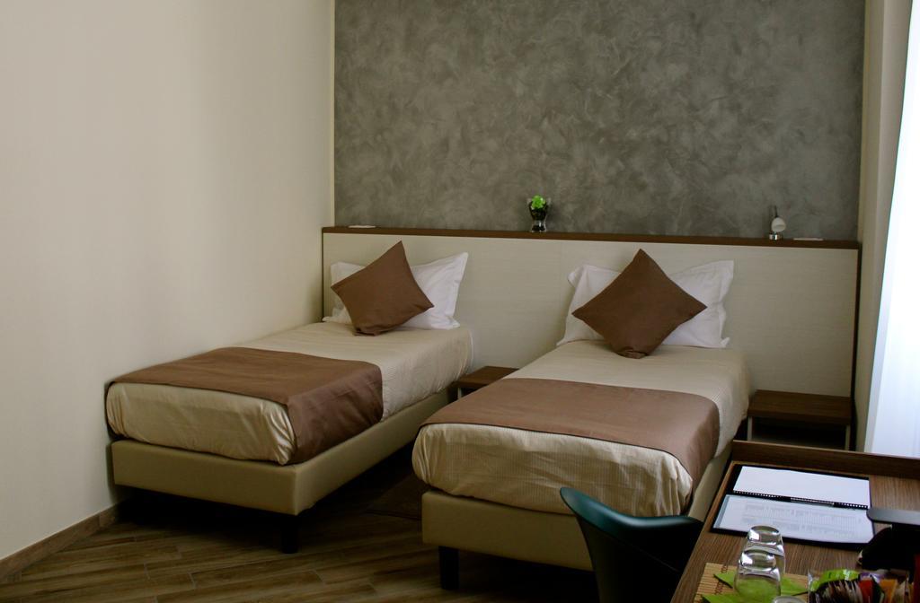 Bhl Boutique Rooms Legnano Room photo